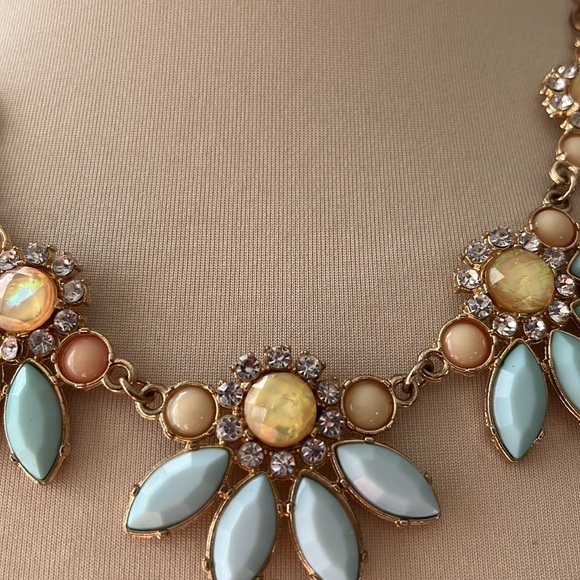 Charming Charlie statement necklace in a turquoise blue - Picture 4 of 9